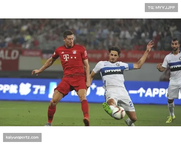 拜仁高位压迫场均7.3次前场反抢,控球打法融合高效转换进攻 拜仁高位压迫场均7.3次前场反抢,控球打法融合高效转换进攻